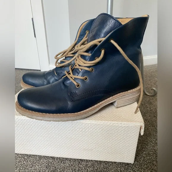 As new, EOS navy blue all leather upper lace up boots - Picture 1 of 6